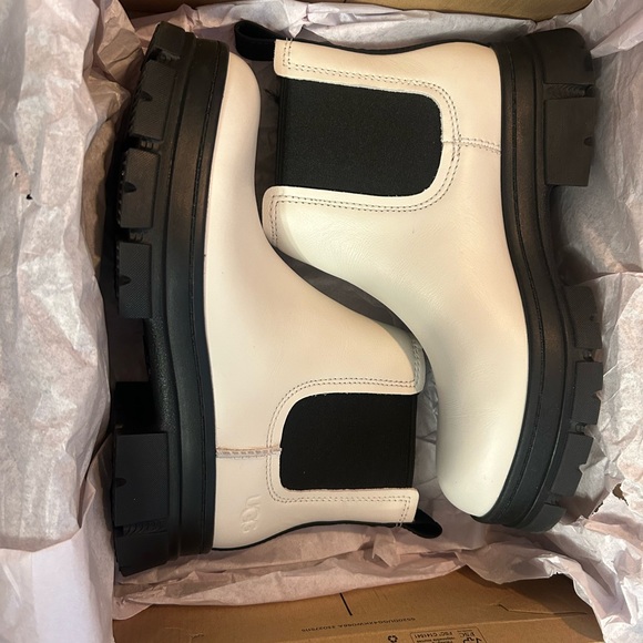 UGG White Ankle Boots with Black Soles - Picture 5 of 6